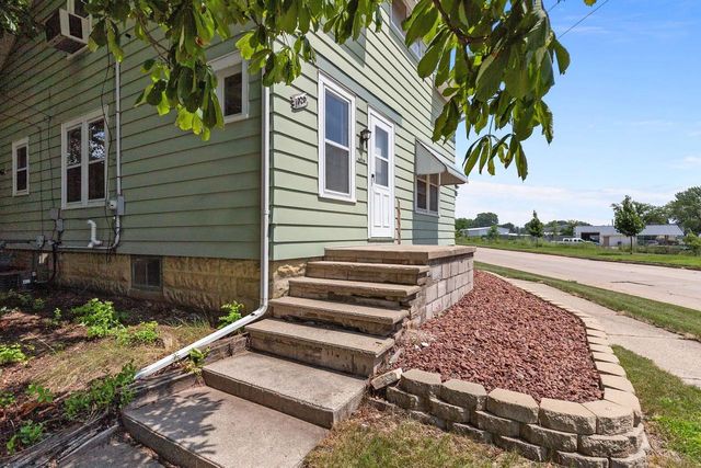 1020 E RANDALL AVENUE, Appleton, WI 54911