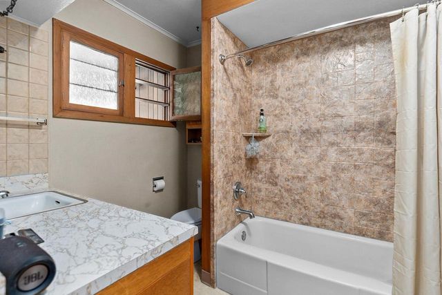 1020 E RANDALL AVENUE, Appleton, WI 54911