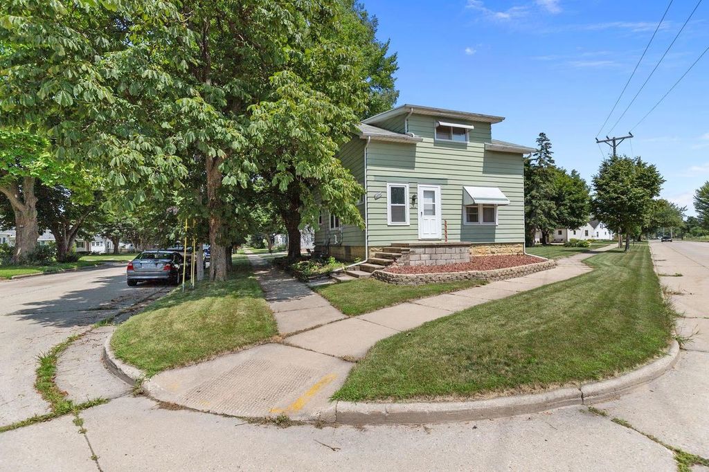 1020 E RANDALL AVENUE, Appleton, WI 54911