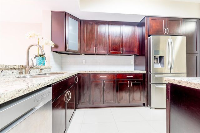 19160 NW 82nd Cir Court 31L, Hialeah, FL 33015