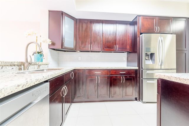 19160 NW 82nd Cir Court 31L, Hialeah, FL 33015