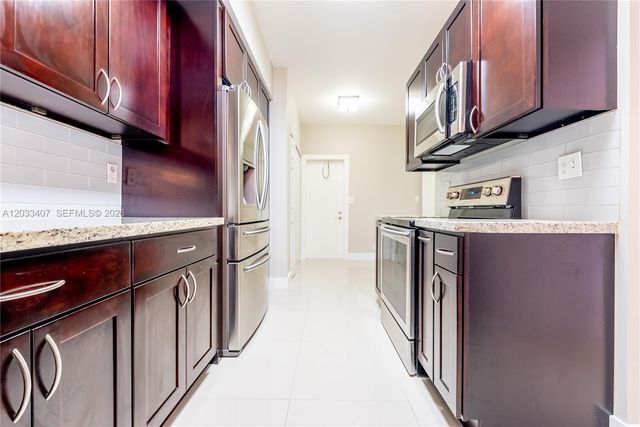 19160 NW 82nd Cir Court 31L, Hialeah, FL 33015