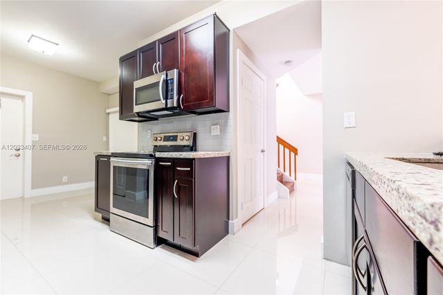 19160 NW 82nd Cir Court 31L, Hialeah, FL 33015