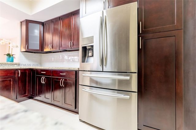 19160 NW 82nd Cir Court 31L, Hialeah, FL 33015