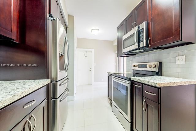 19160 NW 82nd Cir Court 31L, Hialeah, FL 33015