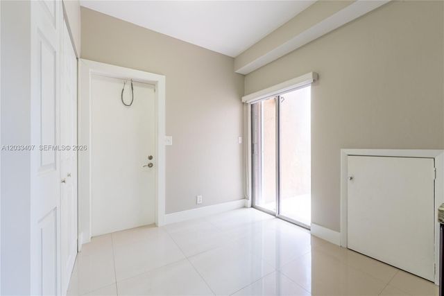 19160 NW 82nd Cir Court 31L, Hialeah, FL 33015