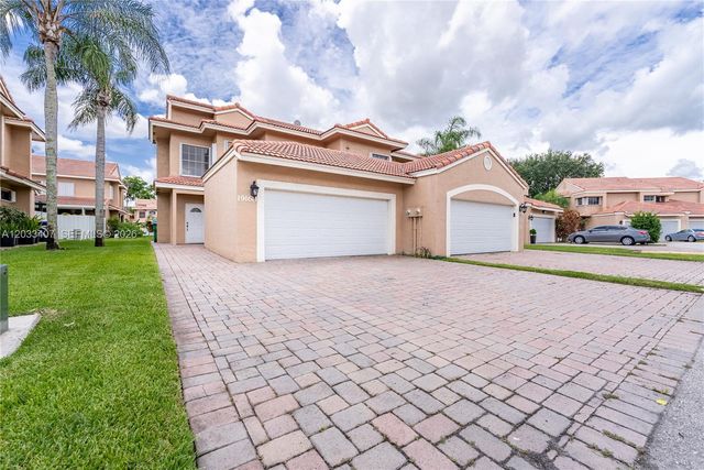 19160 NW 82nd Cir Court 31L, Hialeah, FL 33015