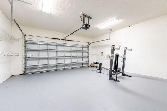 19160 NW 82nd Cir Court 31L, Hialeah, FL 33015