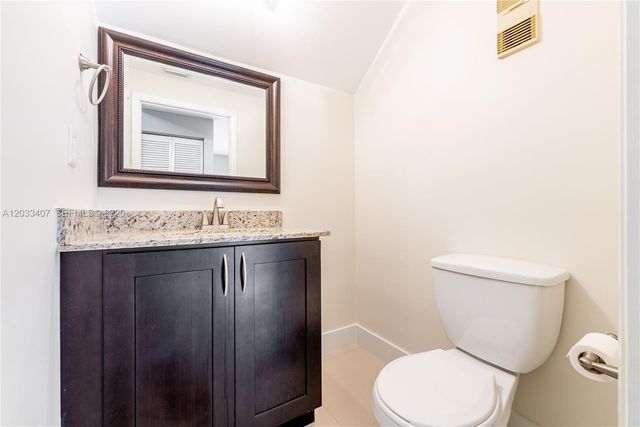 19160 NW 82nd Cir Court 31L, Hialeah, FL 33015