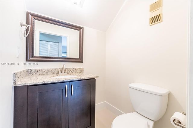 19160 NW 82nd Cir Court 31L, Hialeah, FL 33015