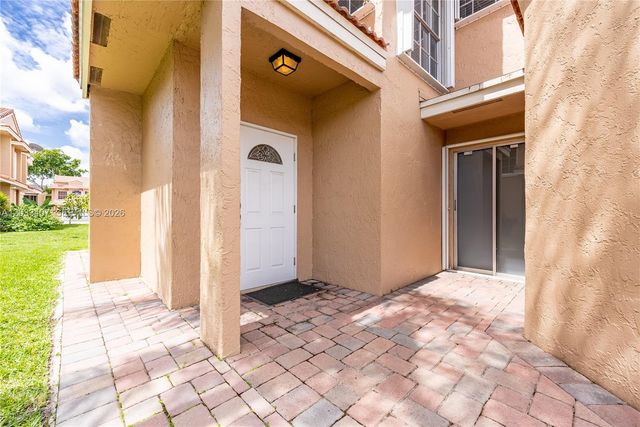 19160 NW 82nd Cir Court 31L, Hialeah, FL 33015