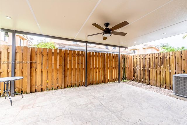 19160 NW 82nd Cir Court 31L, Hialeah, FL 33015