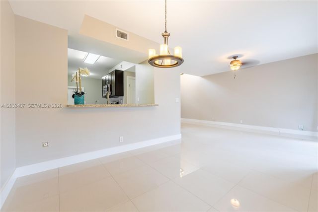 19160 NW 82nd Cir Court 31L, Hialeah, FL 33015