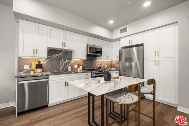 7428 Santa Monica Boulevard 304, West Hollywood, CA 90046