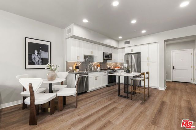 7428 Santa Monica Boulevard 304, West Hollywood, CA 90046