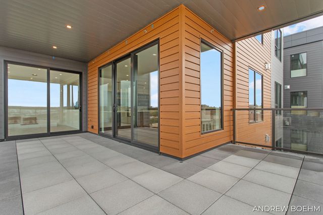 159 S River Avenue 305, Holland, MI 49423