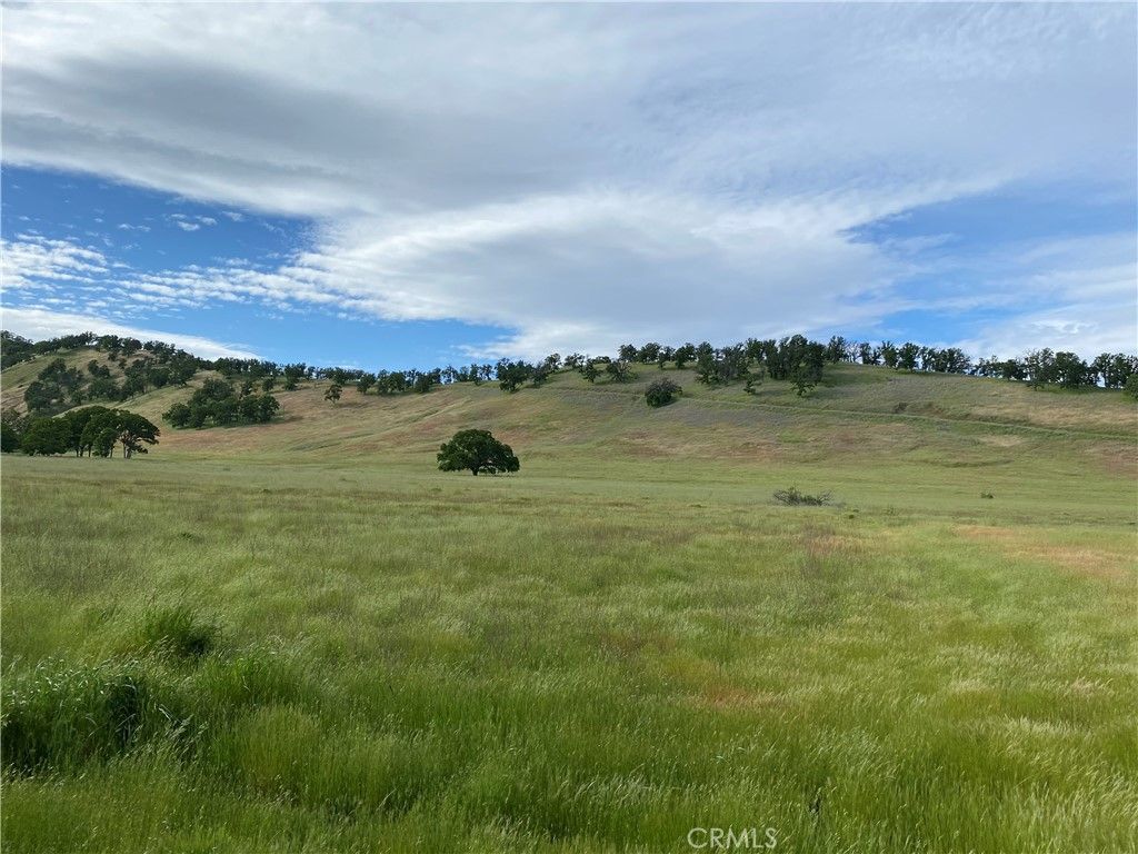 Image 4 of property listing at 2730 Smith Lane, Clearlake, CA 95422