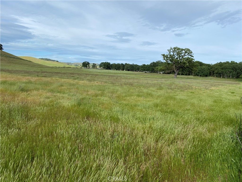 Image 5 of property listing at 2730 Smith Lane, Clearlake, CA 95422