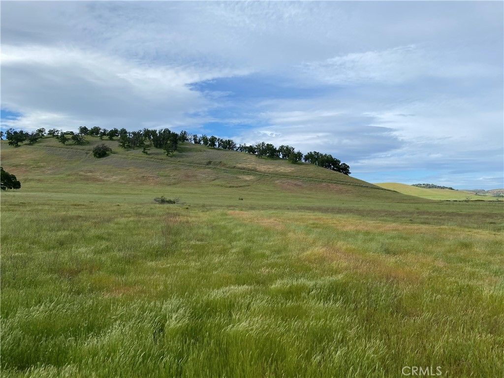 Image 6 of property listing at 2730 Smith Lane, Clearlake, CA 95422