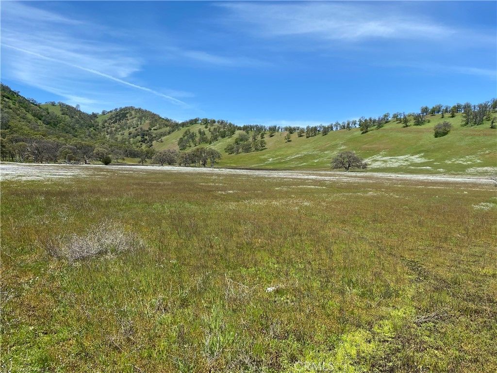 Image 8 of property listing at 2730 Smith Lane, Clearlake, CA 95422