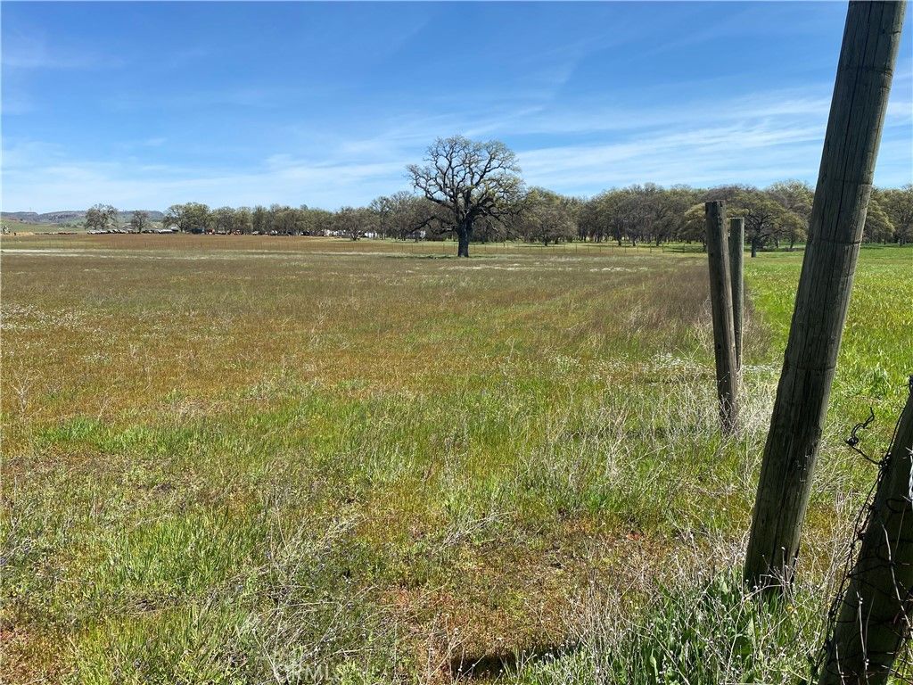 Image 9 of property listing at 2730 Smith Lane, Clearlake, CA 95422
