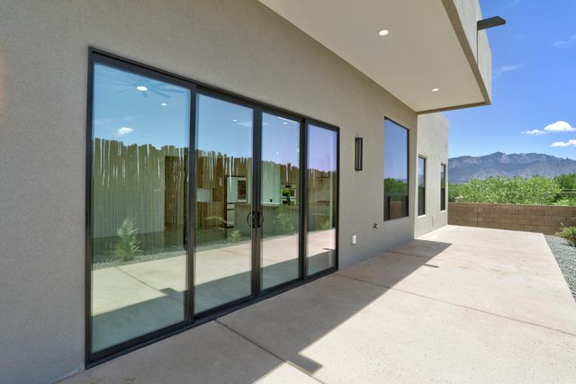 922 Nicholas Court, Bernalillo, NM 87004