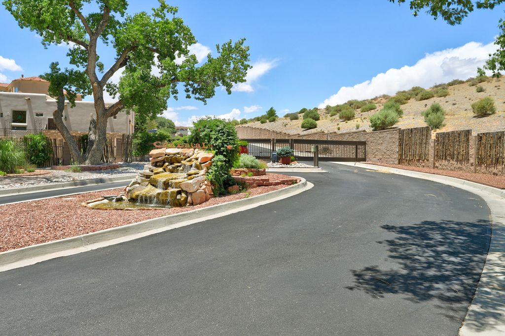 922 Nicholas Court, Bernalillo, NM 87004