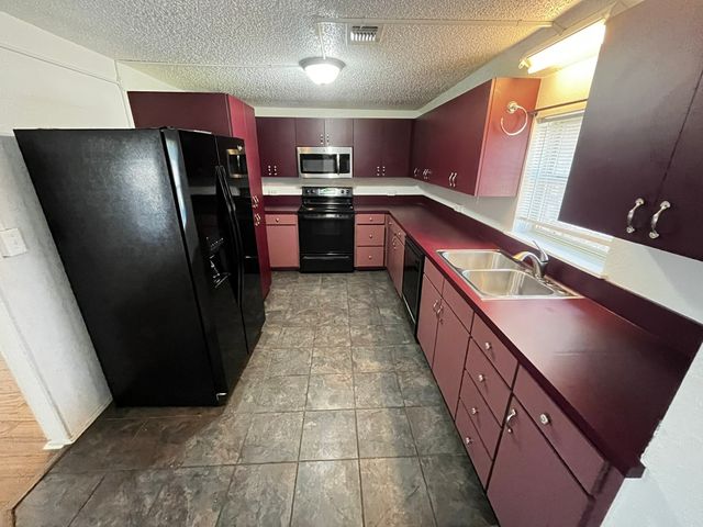 923 N 9TH Street, Midlothian, TX 76065