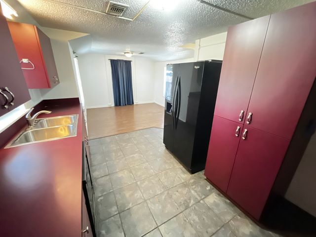 923 N 9TH Street, Midlothian, TX 76065