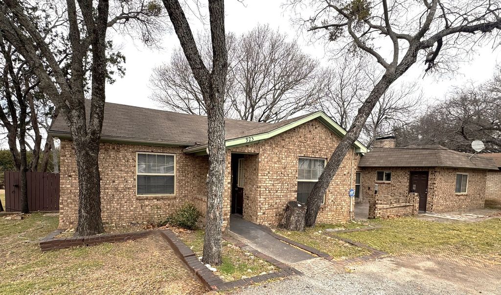 923 N 9TH Street, Midlothian, TX 76065