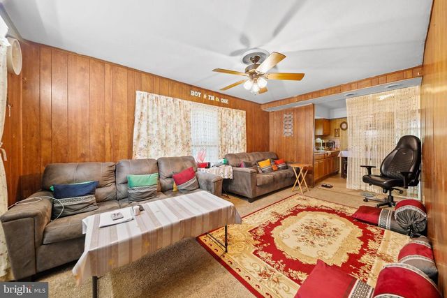 1 PAGE AVE, Barrington, NJ 08007