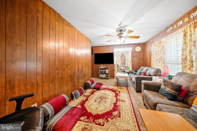 1 PAGE AVE, Barrington, NJ 08007