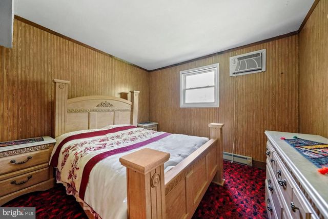 1 PAGE AVE, Barrington, NJ 08007