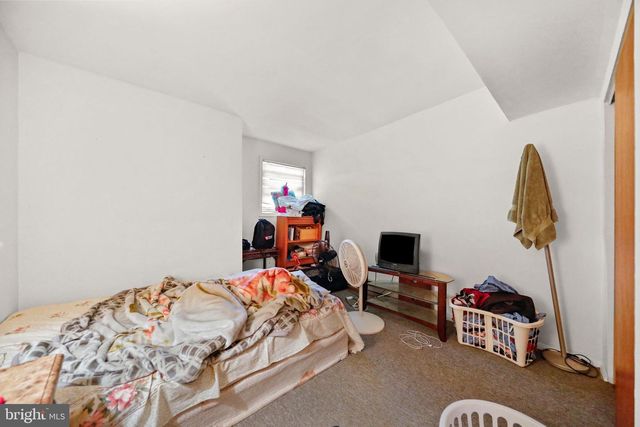 1 PAGE AVE, Barrington, NJ 08007