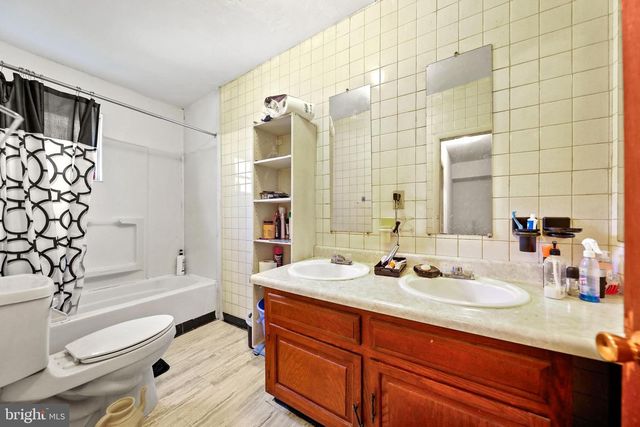 1 PAGE AVE, Barrington, NJ 08007