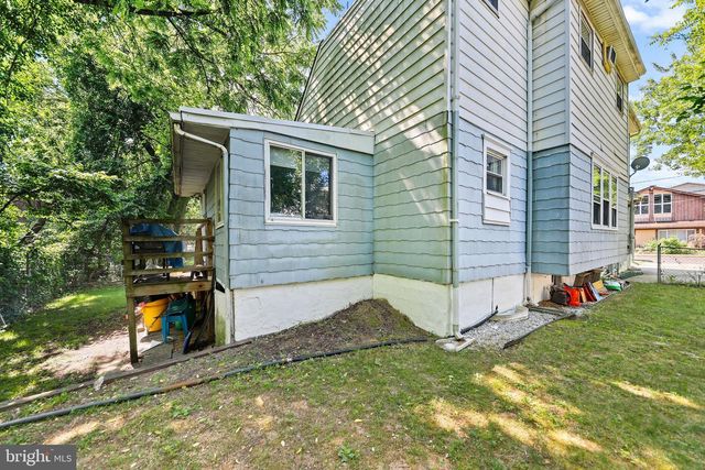1 PAGE AVE, Barrington, NJ 08007