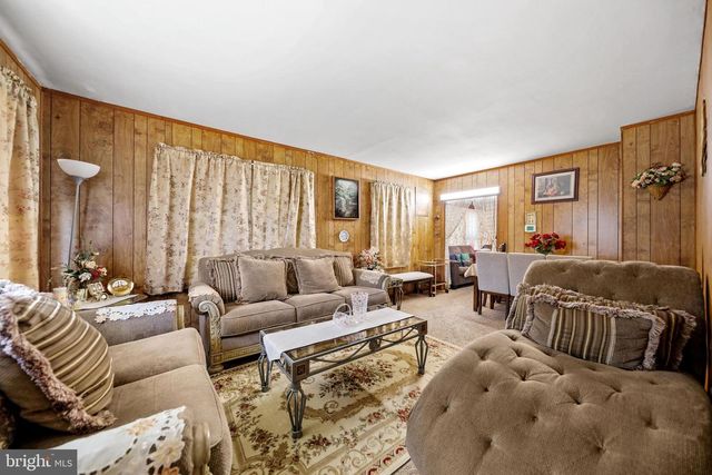 1 PAGE AVE, Barrington, NJ 08007