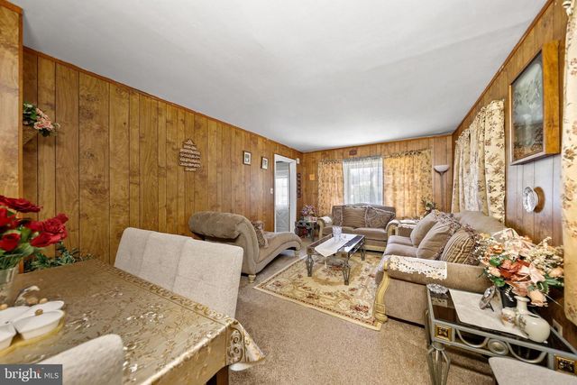 1 PAGE AVE, Barrington, NJ 08007