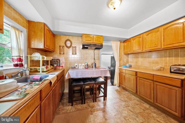 1 PAGE AVE, Barrington, NJ 08007