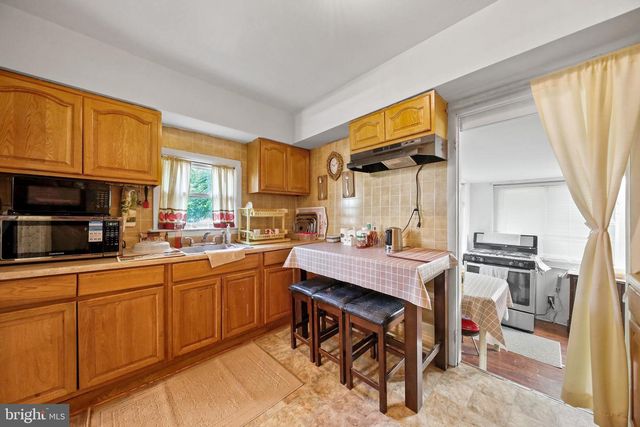 1 PAGE AVE, Barrington, NJ 08007