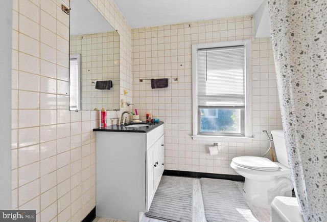 1 PAGE AVE, Barrington, NJ 08007