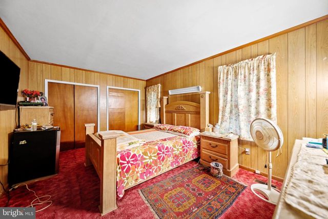 1 PAGE AVE, Barrington, NJ 08007