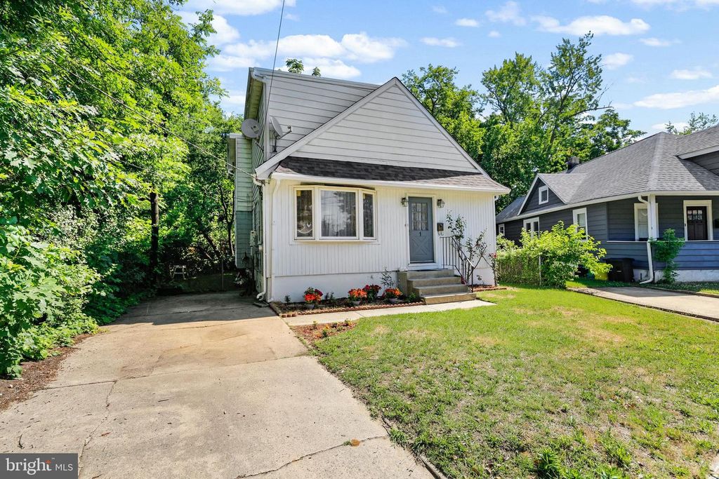 1 PAGE AVE, Barrington, NJ 08007