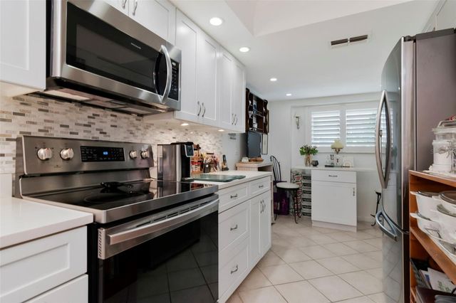 9450 HARBOR GREENS WAY 308, Seminole, FL 33776