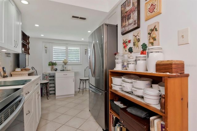 9450 HARBOR GREENS WAY 308, Seminole, FL 33776