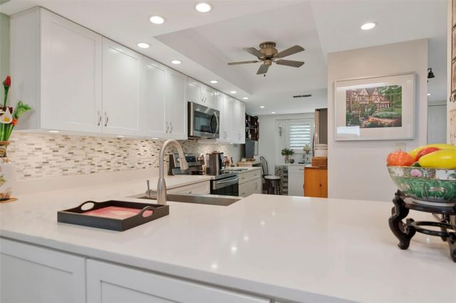 9450 HARBOR GREENS WAY 308, Seminole, FL 33776