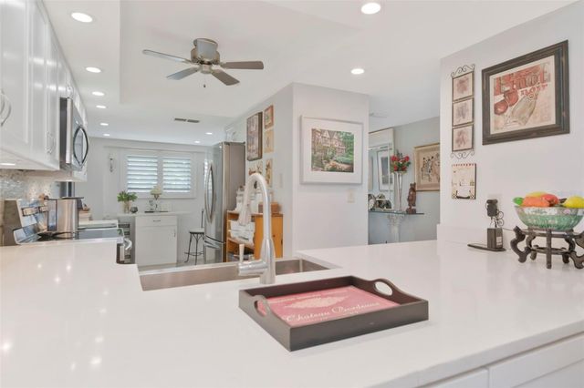 9450 HARBOR GREENS WAY 308, Seminole, FL 33776