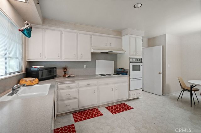 4300 Vanalden Avenue, Tarzana, CA 91356
