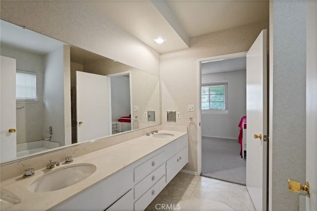 4300 Vanalden Avenue, Tarzana, CA 91356