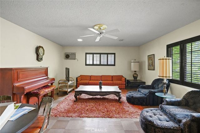 4300 Vanalden Avenue, Tarzana, CA 91356